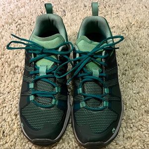 Womens Size 7 Hiking Shoes